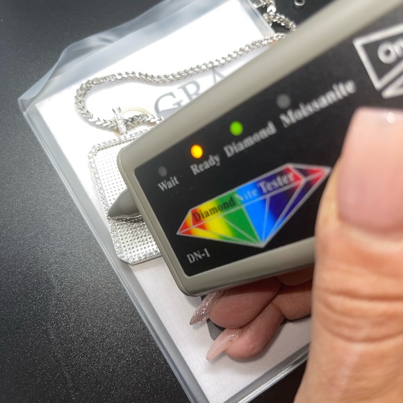 VVS GRA certified moissanite diamond two way spinning memory picture pendant - Picture 4 of 7